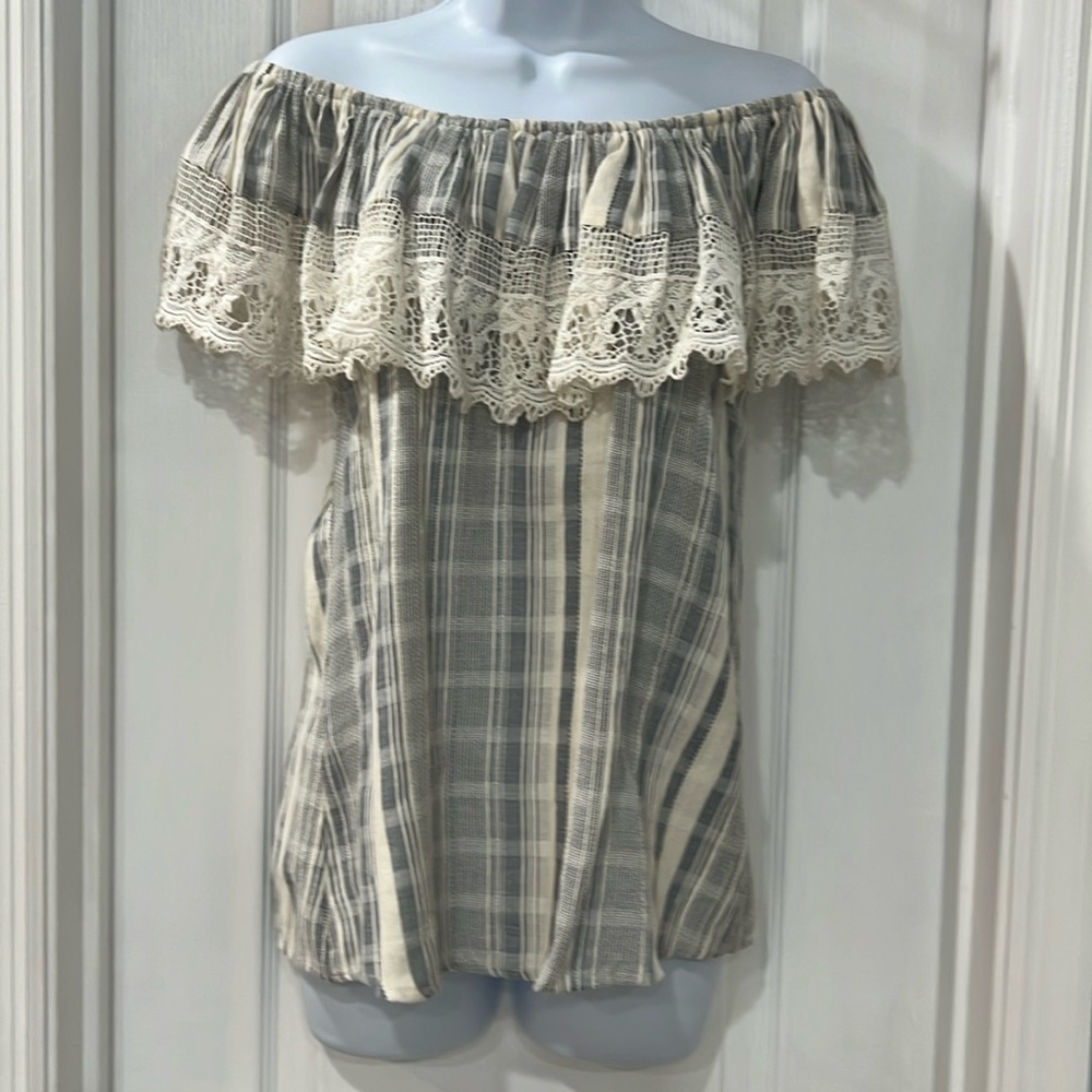 Angie Off Shoulder Top Size Med NWT
